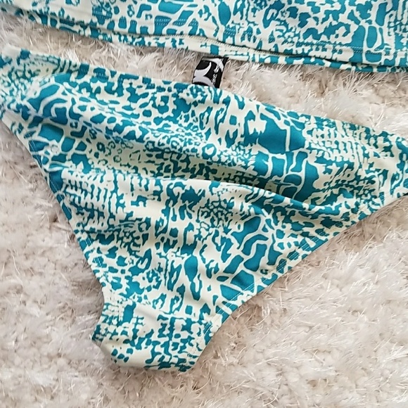 NWT, very pretry bathing suit. Size M - Picture 7 of 7